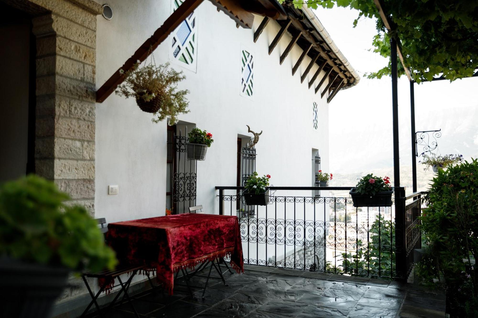 Boutique Hotel Musée Gjirokastër Exterior foto